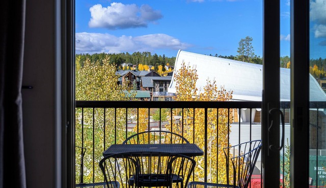 Live Music Views & Pool Oasis in Hideaway Park!