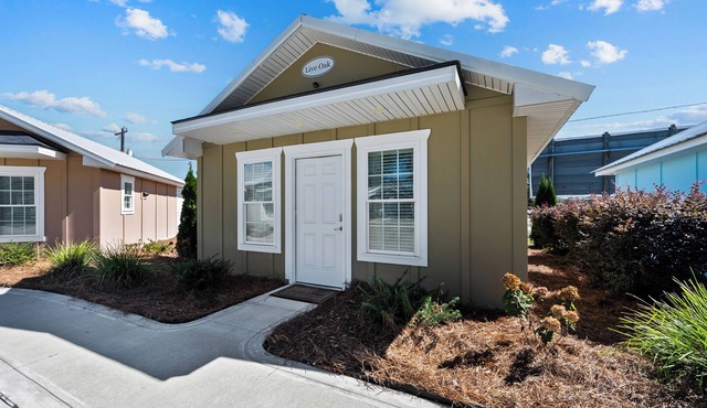 "Live Oak" Cottage Reidsville Georgia