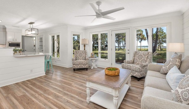 Live Oak Cottage - Riverfront Getaway with Dock Access