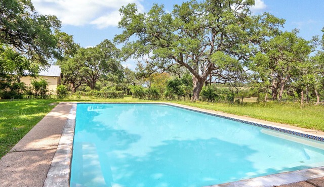 Live Oak Ranch - Swimming Pool Property with Sleeping for 20!