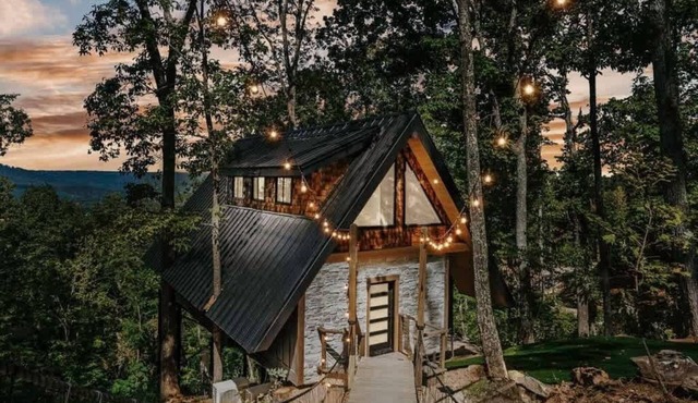 Live Oak Treehouse at Treetop Escapes