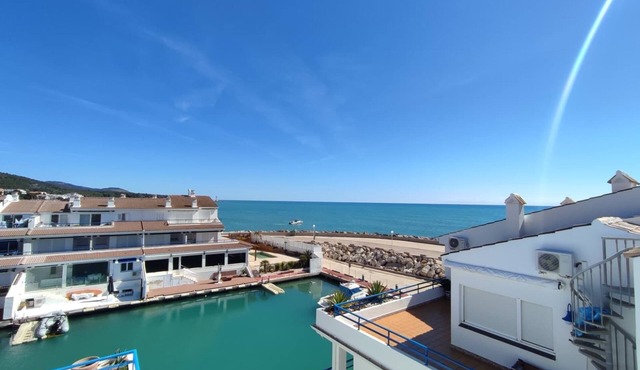 LIVE ON THE WATER: APARTMENT ON THE 1ST LINE