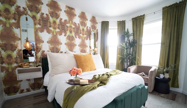 "Live the City Life in Style: Unforgettable Urban Retreat Awaits!