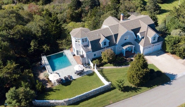 Live the Good Life! Heated Pool, Walk to Ocean Beaches, Sleeps 12 in 6 rooms