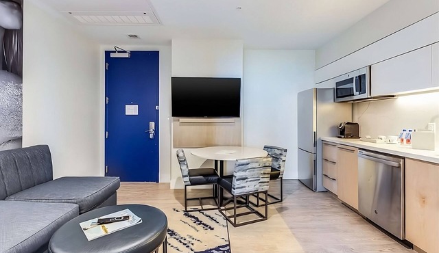 Live the High Life! Rooftop Swimming Pool, Pet-friendly Property!