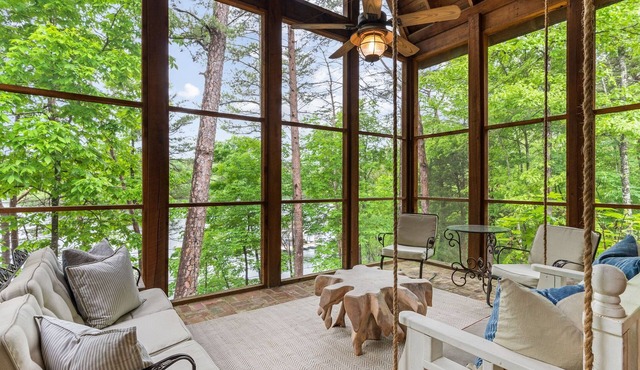 Live the Lake Life - Paddle, Play, Relax: The perfect Lakefront Getaway!