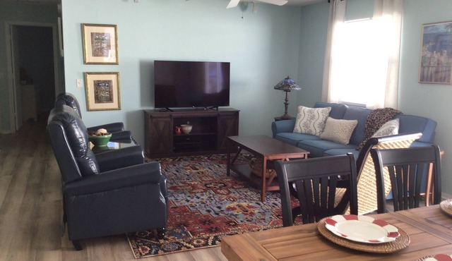 Live the Villages lifestyle in this 2 bedroom beauty