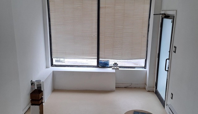 Live work studio with kitchenette, ensuite, office, private