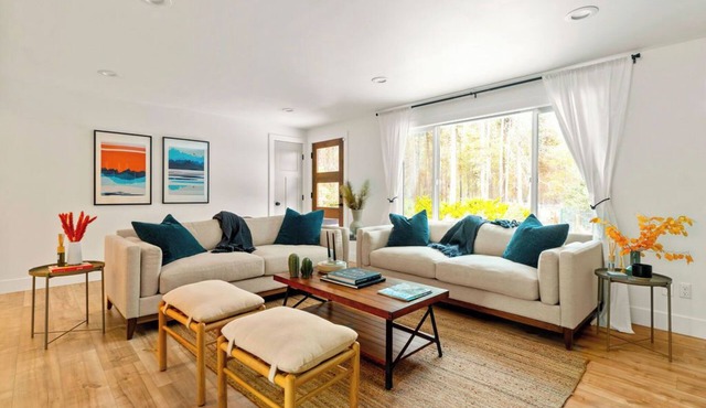 LIVE76 - Modern Sunriver Getaway, Huge, Private Yard