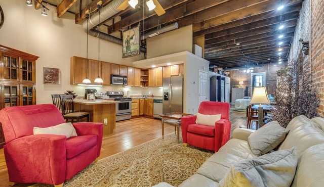 LiveLike a LocalLoft, Downtown,Walkable/Music