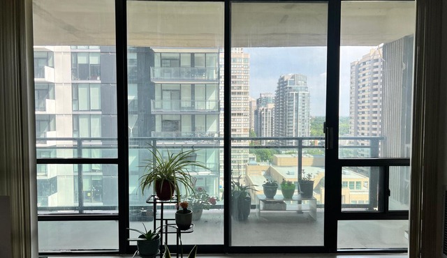 Lively area, cozy home - 1 min walk to Subway, Mall, Eateries