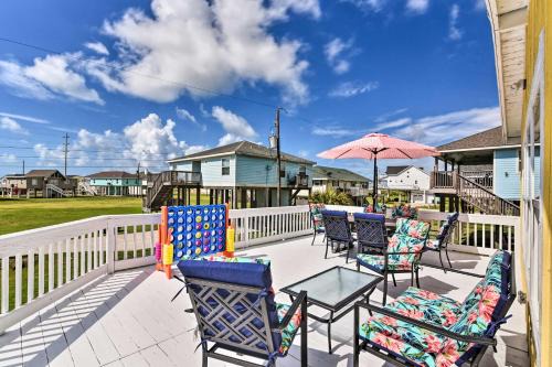 Lively Galveston Home w/Deck & Beach Views!