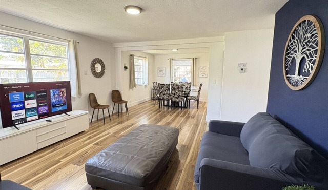 Lively Home near Dwntwn, Stadium