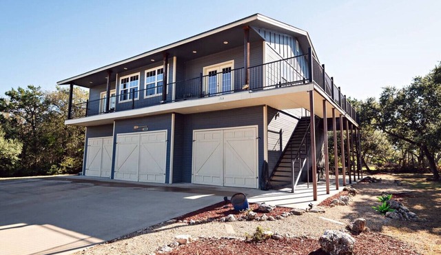 Lively Lake House - Balcony + Backyard Retreat