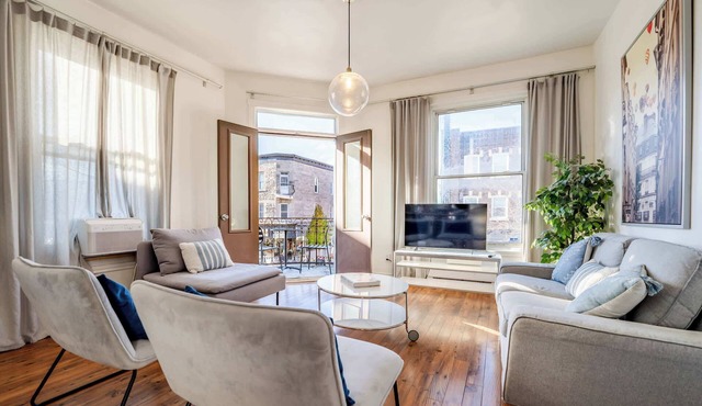Lively Le Plateau Stay | Mont-Royal Dining & Shops