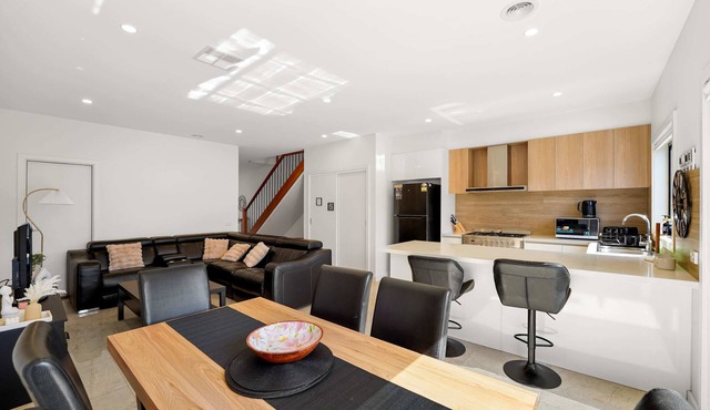 Lively Living in Clyde North