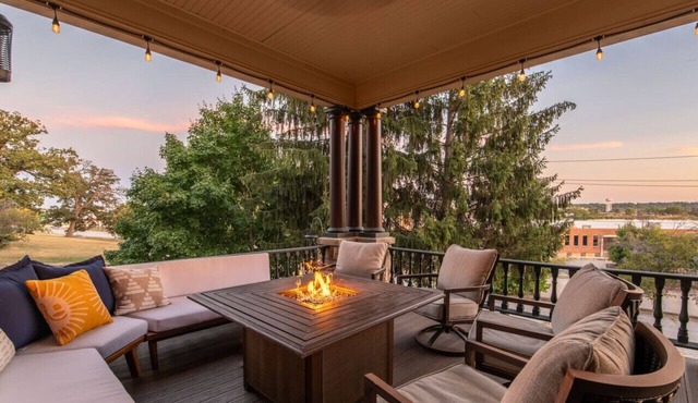 *Lively* Mansion of Davenport