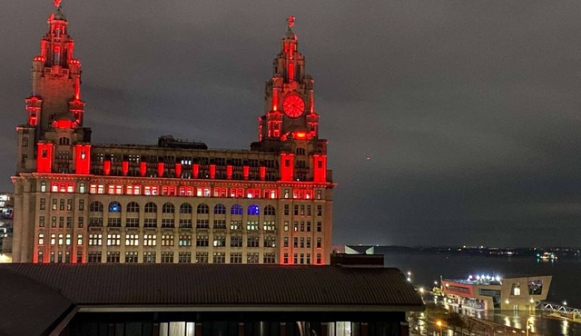 Liverpool Excelsior City Centre Apartment, A/C & potential next door parking