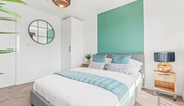 Liverpool Luxe | Contractors | 2Bed 2BR | Free Parking