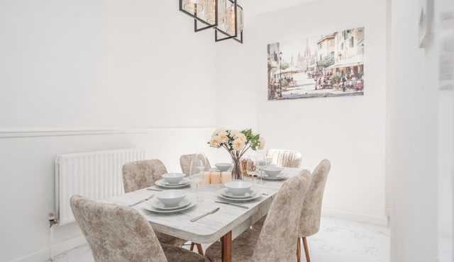 Liverpool Luxe Retreat close to Everton Stadium