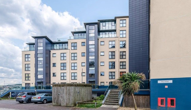 Livestay 2Bed 2Bath Harbourside Apt/Free Parking