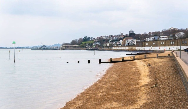Livestay Luxury 2Bed Flat in Southend-on-Sea 5