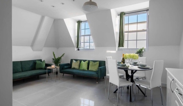 LiveStay-Stylish 2Bed Apartment in Oxfordshire*1