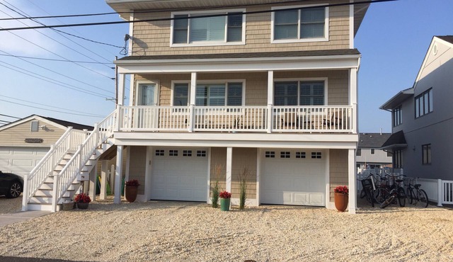 LIVIN’ LIFE IN LAVALLETTE - TOP FLOOR RENTAL