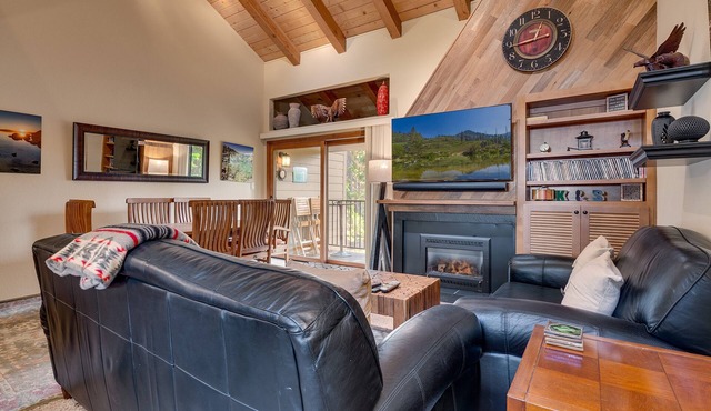 Livin' Lodge: 3 BR, 2 BA Townhouse in Carnelian Bay, Sleeps 8