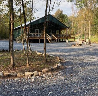 Livin on the Edge Cabin in Albert Pike, Beautiful!