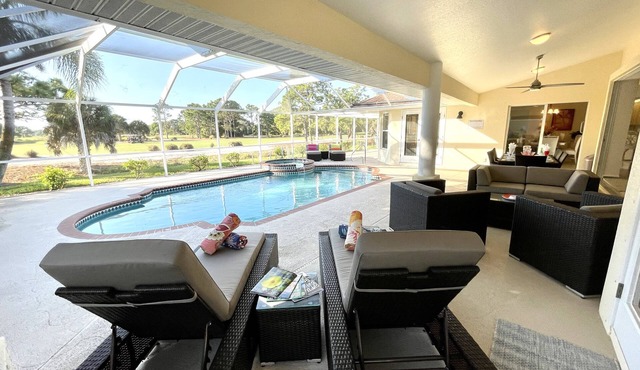 * “Livin' The Dream” A Golfer's Paradise! South facing Free Pool/Spa Heat *