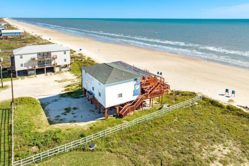 Livin' The Dream Beachfront & Center!