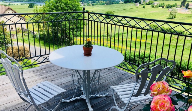 Living on clouds in the great expanse of southern Morvan