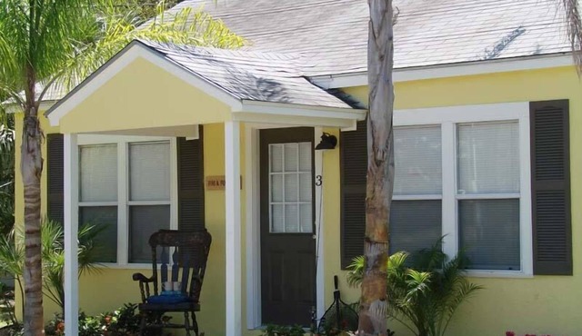 Living on Island Time #3 - Cozy coastal cottages with a whole lot of charm!