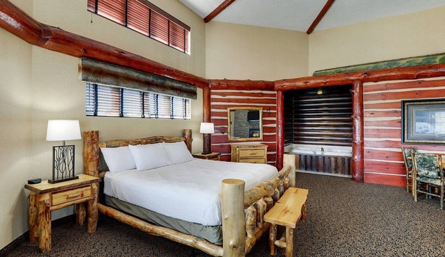 Living Room w/Fireplace! Suite Mini Premier, Stoney Creek Columbia