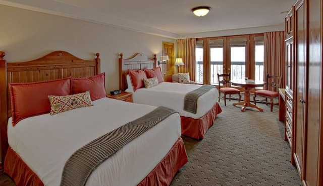 Living Space with Access to Hot Tub, Pool & Gym