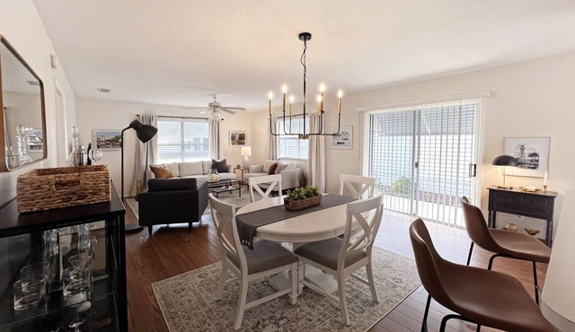 Living The Villages FL Lifestyle! Centrally located, close to entertainment