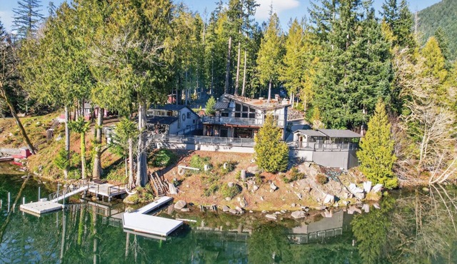 Living Waters Lodge | A Family-Friendly Lakefront Olympic Peninsula Retreat