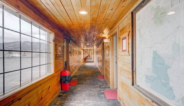 Livingston Inn - Historic