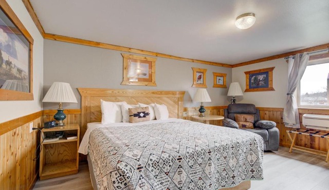 Livingston Inn - Historic