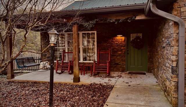 Livingstone Lodge, Relax in this spacious lodge with good views and close to town