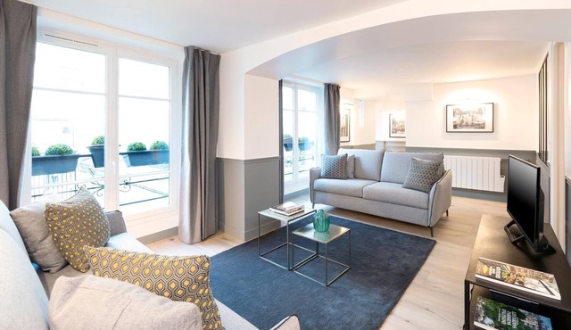 LivinParis | Luxury 4 Bedrooms Le Louvre