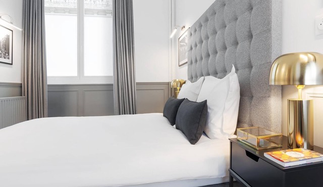 LivinParis | NEW Luxury A/C 4 BDR Arc de Triomphe