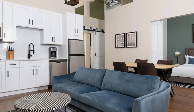 LIVN Millennium Park Downtown Chicago 2BR