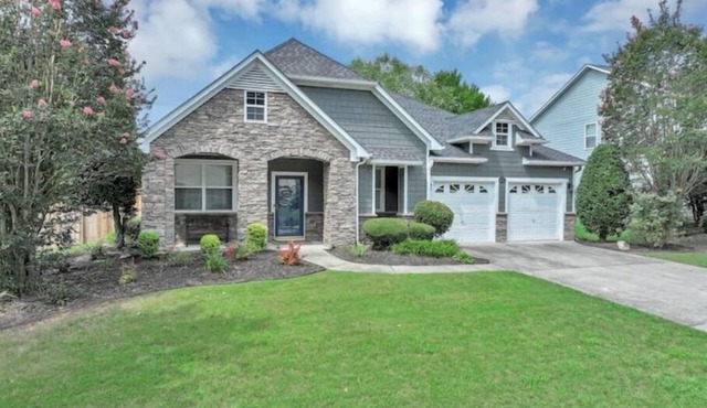 Liz's Houzz- Spacious Luxe Escape- Mins to Area Attractions-15 Min to Airport