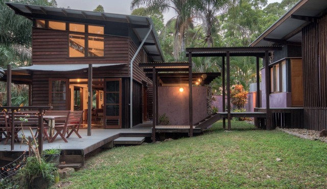Lizard Lodge - architect designed country retreat