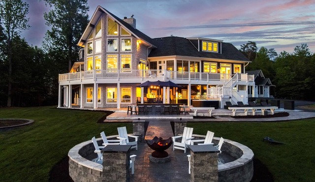 LKA All Day! - An Expansive Waterfront Retreat on Lake Anna