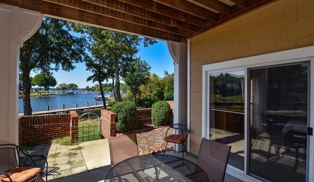 LKN Sunsets Lakefront - 1st Fl Lakefront w/Pool Lake Norman Vacation Rental