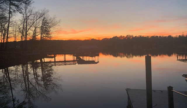 LKN WATERFRONT studio in wonderful Mooresville NC all inclusive