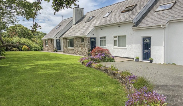 LLAIN HAF, romantic, country holiday cottage in Llangefni